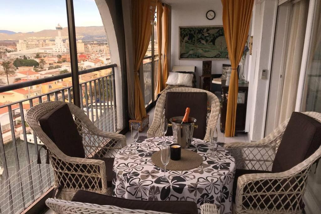 Lux Apt 1Er Ligne Mer!Grande Terrasse Vue Superbe! Empuriabrava Exterior photo